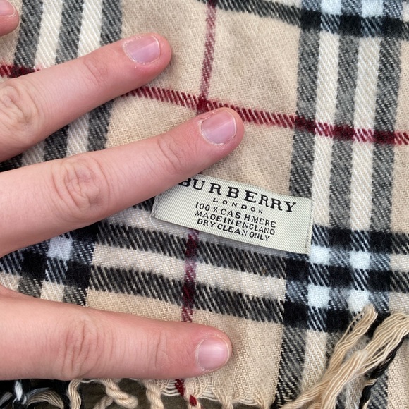 Lot of 3 Burberry Novacheck Scarves, Hats - Picture 4 of 6